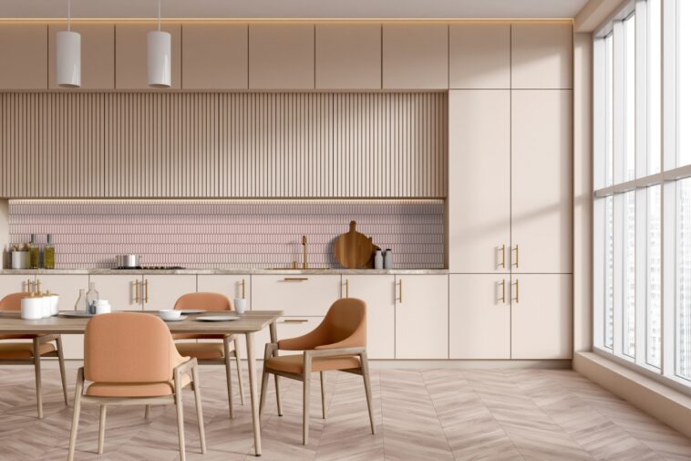 nowoczesna kuchnia z płytkami pastelowymi na scianie eclair paris pink od raw decor