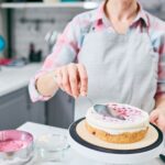Zastanawiasz się, jak zrobić napisy na tort Przekonaj się, że to naprawdę proste!