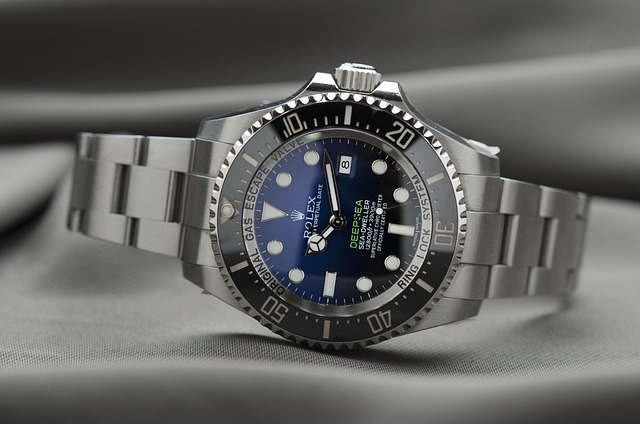 Rolex vs Omega starcie dwóch gigantów na rynku luksusowych zegarków